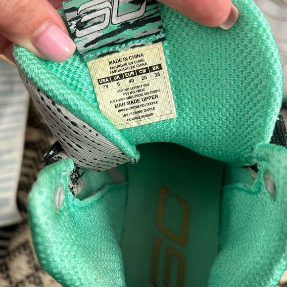 Steph Curry 2s (Womens 8- 7 Youth) - Picture 2 of 5